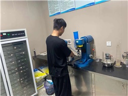 夏季聚羧酸減水劑易發霉變質，可以如何解決？